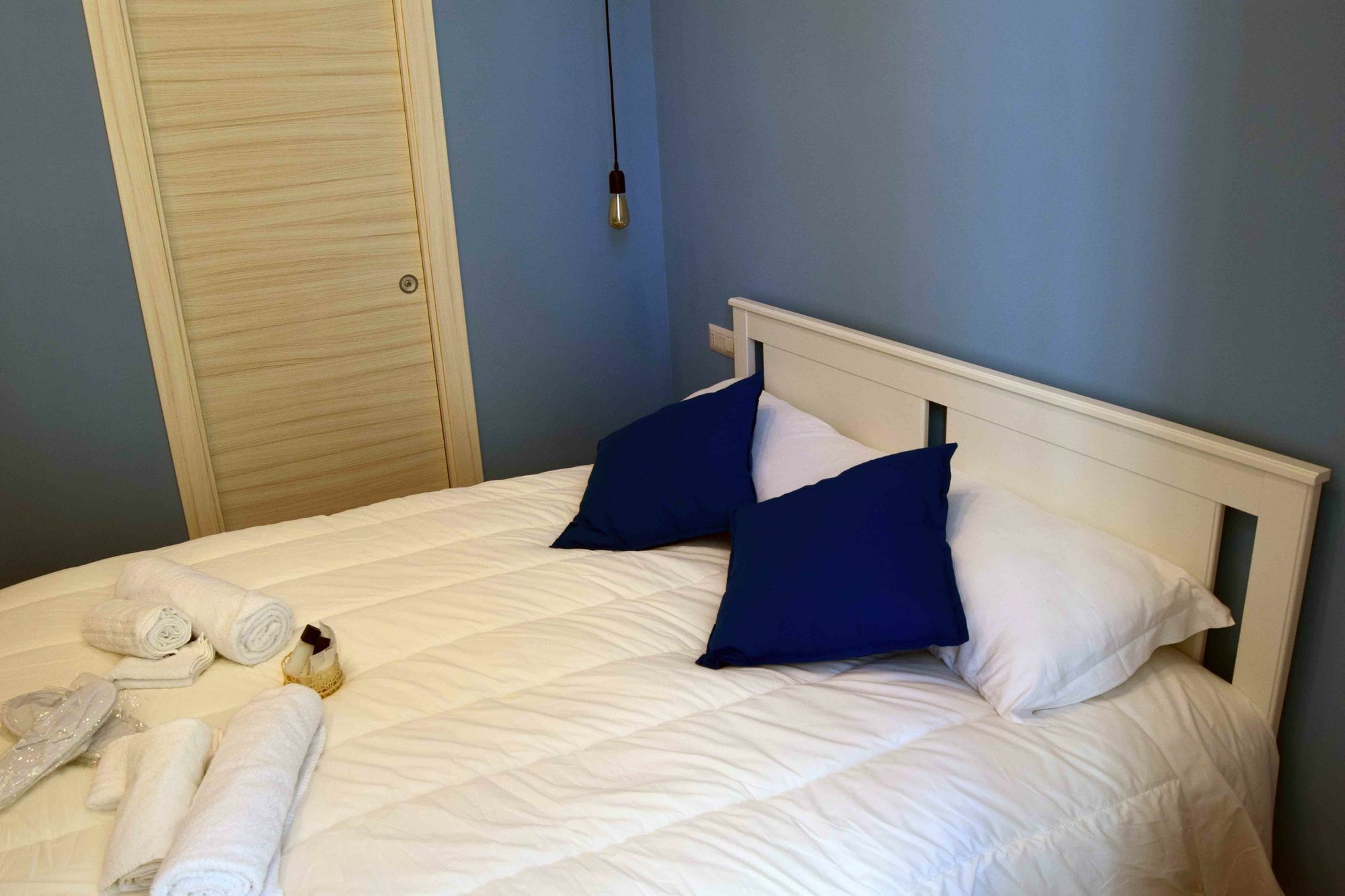 B&B Monserrato Наполи Екстериор снимка